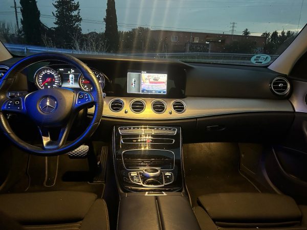 MERCEDES-BENZ Clase E 220d 4p - Imagen 5